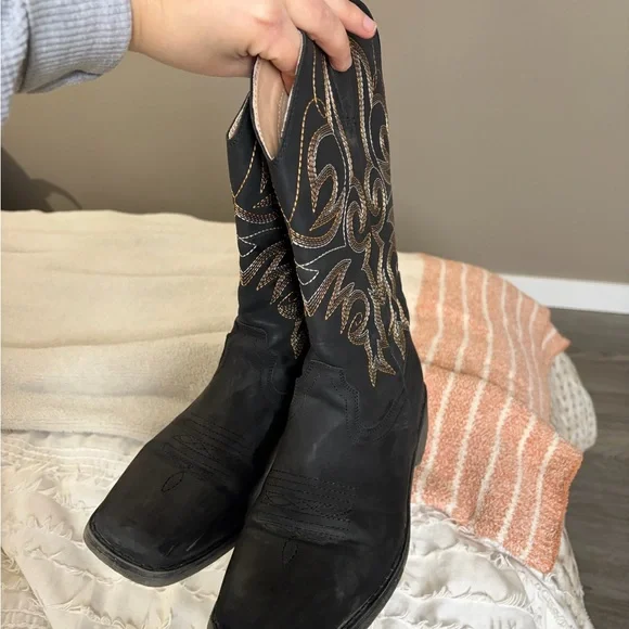 Black Embroidered Women's cowboy Boots - Picture 2 of 2